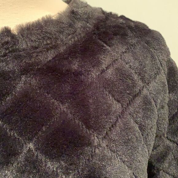 NEW ZARA Faux Fur Plush Quilted Cropped Black Sweater, Size Small - Picture 2 of 9